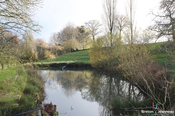 Corps de ferme sur 2 ha 52 à Ernée