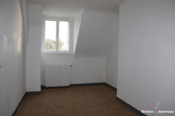 Corps de ferme sur 2 ha 52 à Ernée