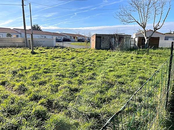 Terrain constructible non viabilisé 335 m2
