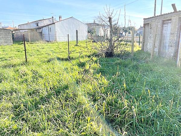 Terrain constructible non viabilisé 335 m2