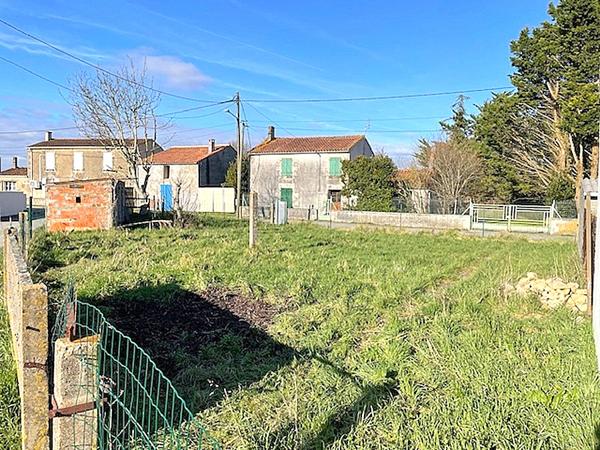 Terrain constructible non viabilisé 335 m2