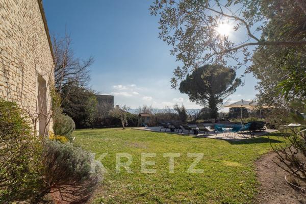 Élégante maison en pierre avec vue