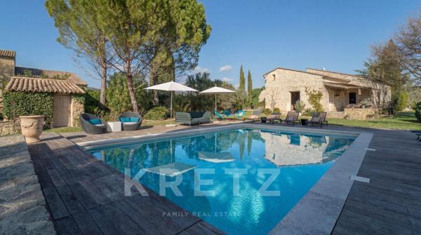 Élégante maison en pierre avec vue