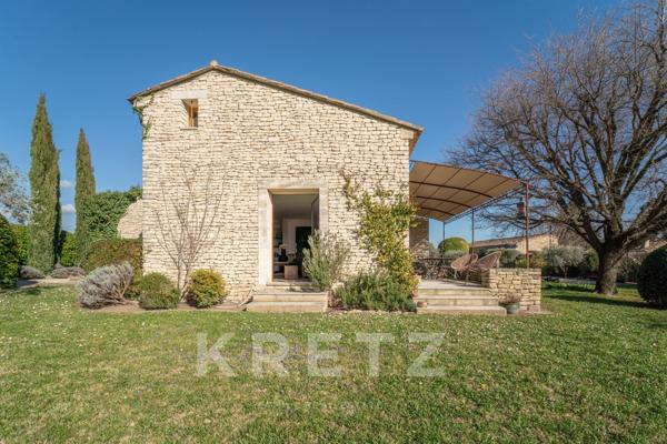 Élégante maison en pierre avec vue