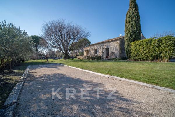 Élégante maison en pierre avec vue
