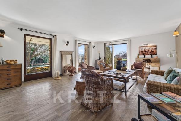 Élégante maison en pierre avec vue