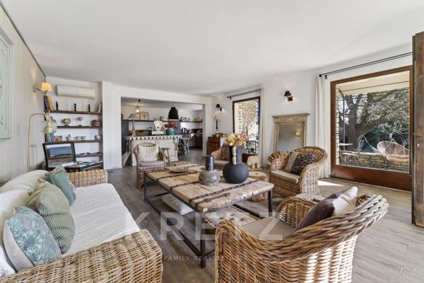 Élégante maison en pierre avec vue