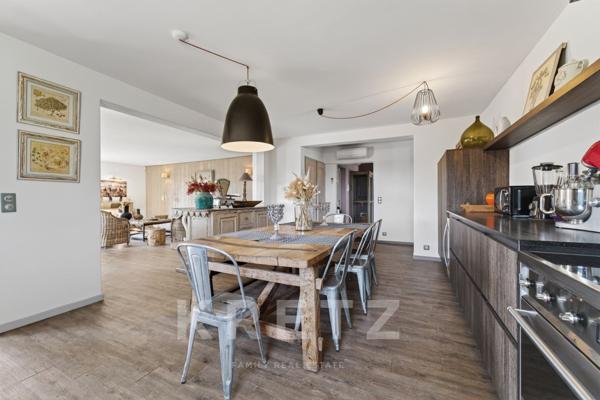 Élégante maison en pierre avec vue