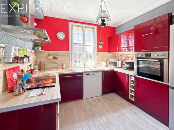 Soisy-sous-Montmorency (95230) Andilly. Charmante maison de 6 pièces de 135 m², située dans un écrin de verdure, en parfait état.