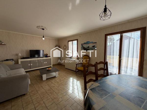 Maison de plain-pied avec garage, 3 chambres.