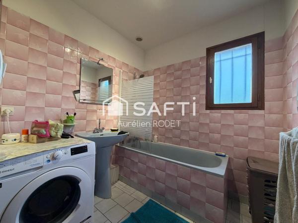 Maison de plain-pied avec garage, 3 chambres.