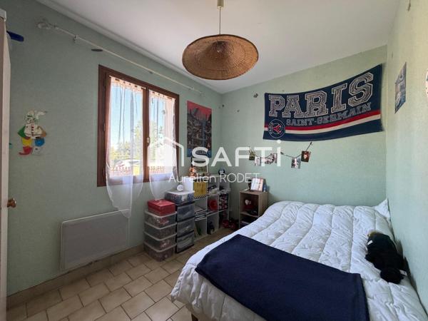 Maison de plain-pied avec garage, 3 chambres.