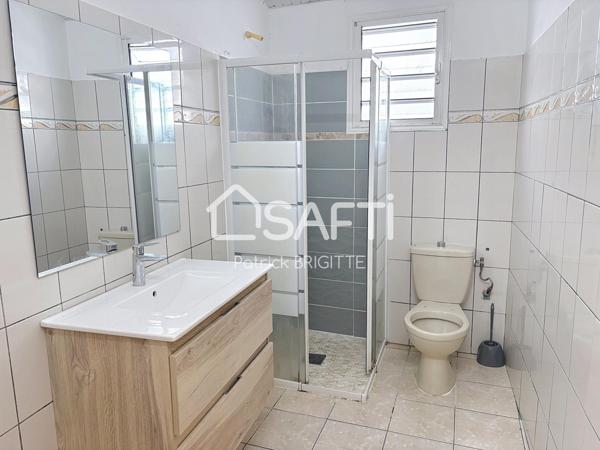 Maison de ville, quartier populaire proche mer