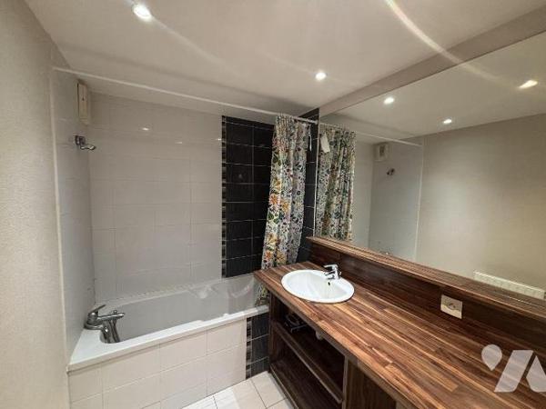 EXCLUSIVITÉ-QUARTIER BEAUREGARD- APPARTEMENT TYPE 3 -GRANDE TERRASSE ET GARAGE SECURISÉE-
Vene...