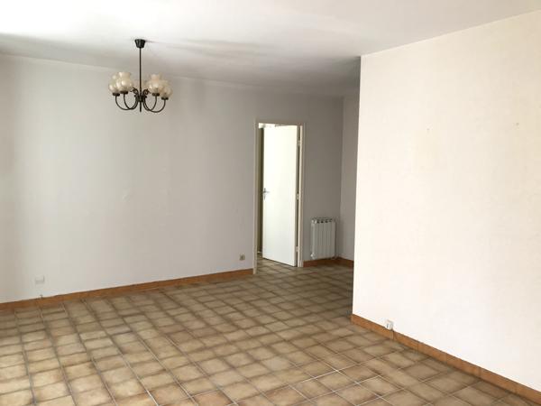 Charmante maison de plain-pied avec garage et jardin  Bram (11150)