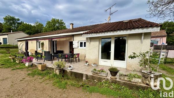 Maison traditionnelle 5 pièces de 130 m² à Saint-Julien-du-Serre (07200)