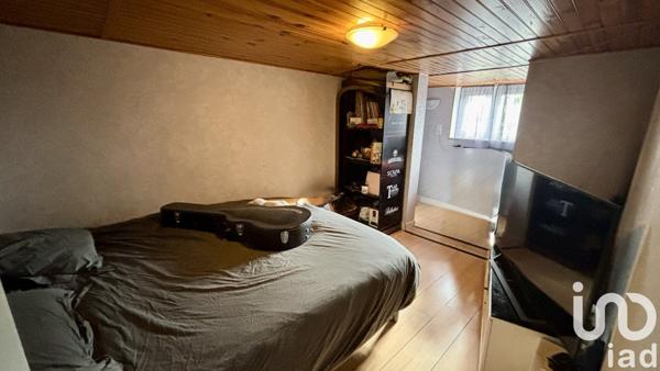 Maison traditionnelle 5 pièces de 130 m² à Saint-Julien-du-Serre (07200)