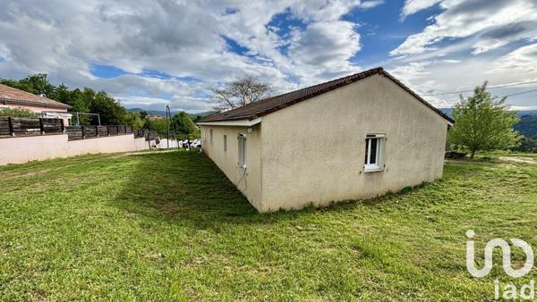 Maison traditionnelle 5 pièces de 130 m² à Saint-Julien-du-Serre (07200)