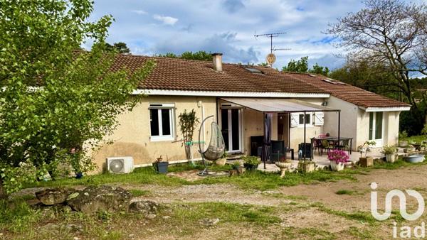 Maison traditionnelle 5 pièces de 130 m² à Saint-Julien-du-Serre (07200)