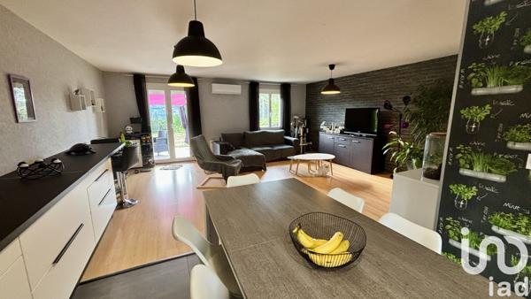 Maison traditionnelle 5 pièces de 130 m² à Saint-Julien-du-Serre (07200)