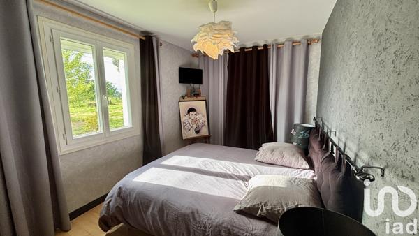 Maison traditionnelle 5 pièces de 130 m² à Saint-Julien-du-Serre (07200)