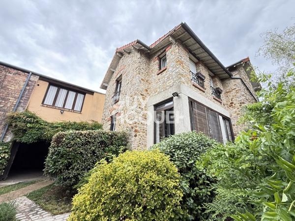 Maison Meulière de 112m2, 3 chambres avec sous sol et magnifique dépendance de 320m2