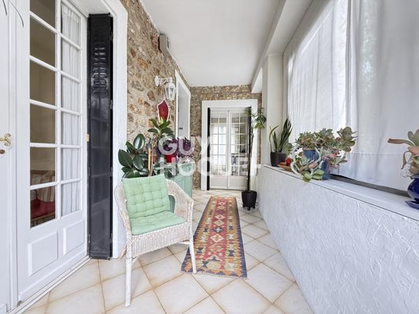 Maison Meulière de 112m2, 3 chambres avec sous sol et magnifique dépendance de 320m2