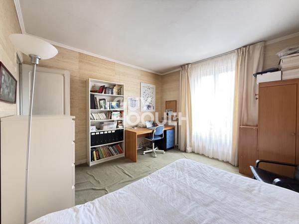 Maison Meulière de 112m2, 3 chambres avec sous sol et magnifique dépendance de 320m2