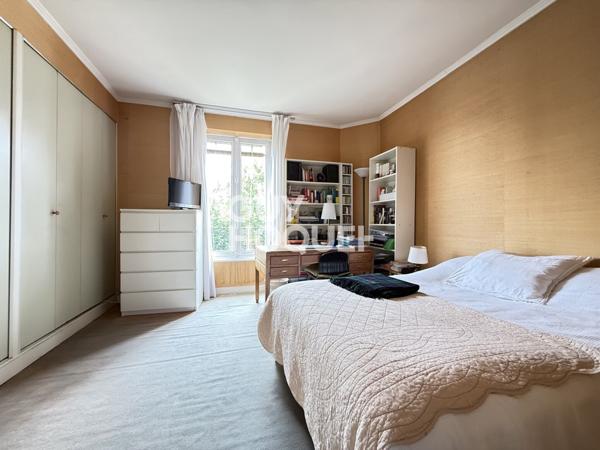 Maison Meulière de 112m2, 3 chambres avec sous sol et magnifique dépendance de 320m2