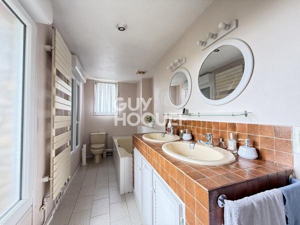Maison Meulière de 112m2, 3 chambres avec sous sol et magnifique dépendance de 320m2