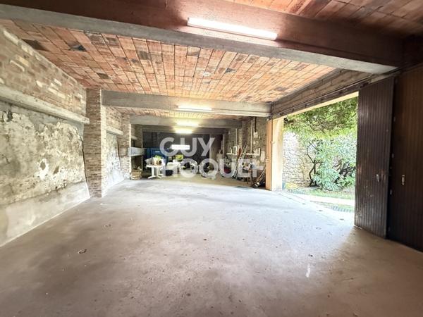 Maison Meulière de 112m2, 3 chambres avec sous sol et magnifique dépendance de 320m2
