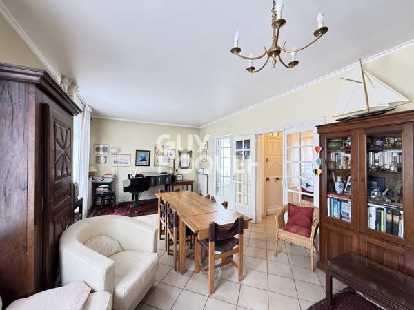 Maison Meulière de 112m2, 3 chambres avec sous sol et magnifique dépendance de 320m2