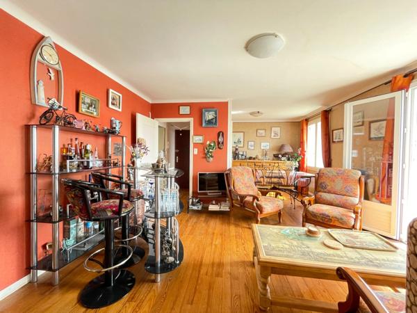 Belle vue mer: A deux du centre ville et des plages: Appartement 68 m2, 2 chambres-cave-place de parking.