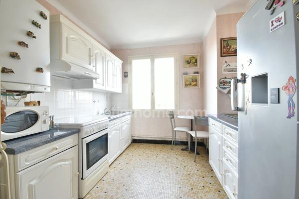 Belle vue mer: A deux du centre ville et des plages: Appartement 68 m2, 2 chambres-cave-place de parking.