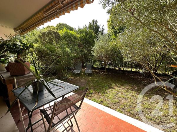 Appartement F2 à vendre  2 pièces - 65 m2 LE MESNIL LE ROI - 78