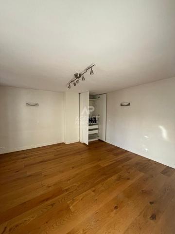Versailles Notre-Dame Studio 35 m² situé au 2ème étage avec cave €263 000 ** - Référence 26174