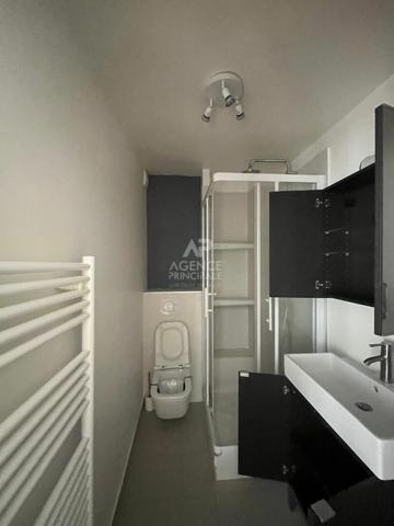 Versailles Notre-Dame Studio 35 m² situé au 2ème étage avec cave €263 000 ** - Référence 26174