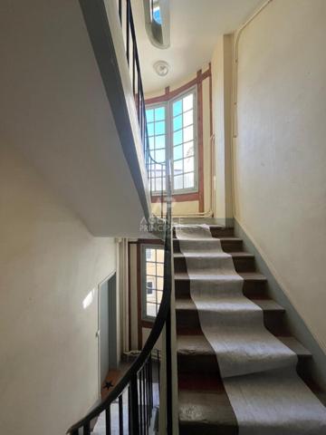 Versailles Notre-Dame Studio 35 m² situé au 2ème étage avec cave €263 000 ** - Référence 26174