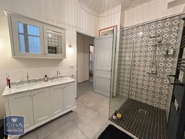 Appartement à louer 3 pièces 73.6m²