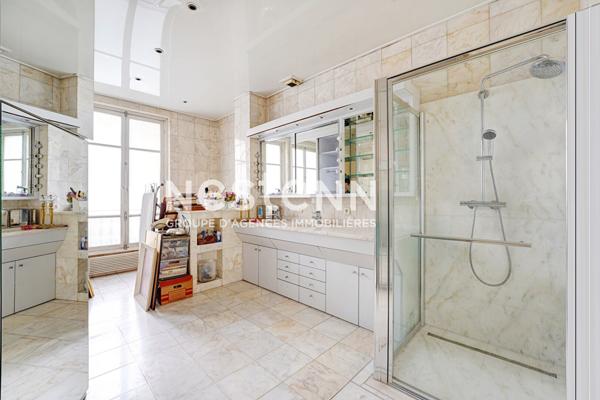 Exclusivité - Paris 17ème - Arc de Triomphe / Ternes - Appartement de 180 m2 - Deux services - Double cave - À rénover