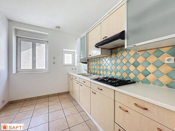 Centre ville,proche commerces,écoles,réseau de bus