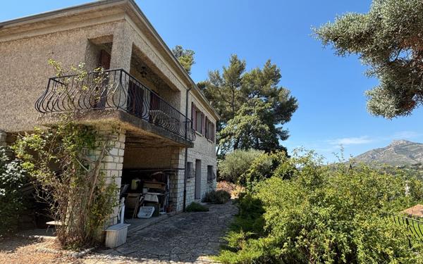 Maison à vendre    4 pièces •  Roquevaire