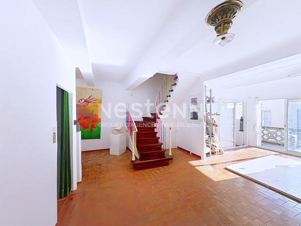 Maison atypique d'exception de 215 m², 7 pièces, 3 chambres avec vue panoramique et imprenable sur l'Étang de Bages, 11100 BAGES