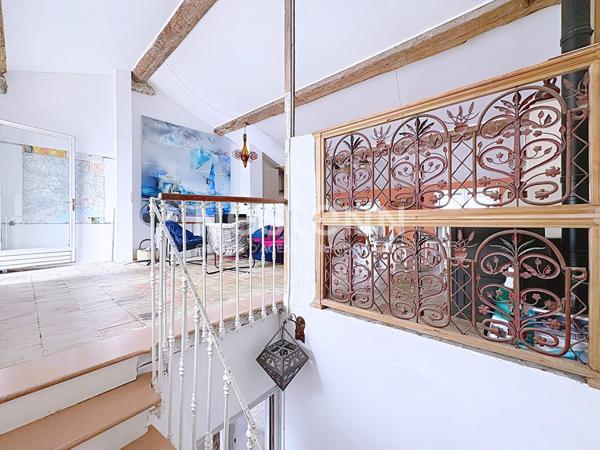 Maison atypique d'exception de 215 m², 7 pièces, 3 chambres avec vue panoramique et imprenable sur l'Étang de Bages, 11100 BAGES