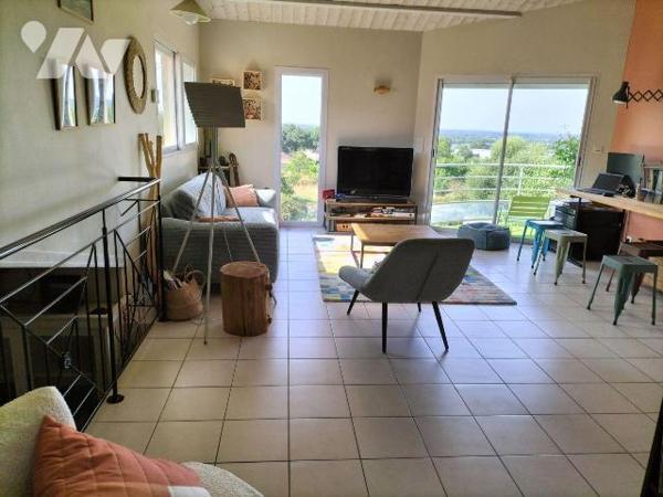 EXCLUSIVITE - Très belle maison familiale de 181 m² habitables, offrant 6 chambres et un bureau...