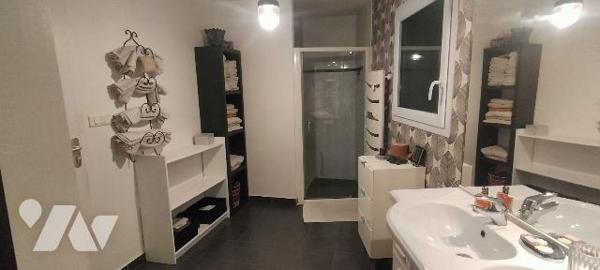 EXCLUSIVITE - Très belle maison familiale de 181 m² habitables, offrant 6 chambres et un bureau...