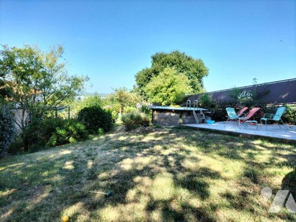 EXCLUSIVITE - Très belle maison familiale de 181 m² habitables, offrant 6 chambres et un bureau...