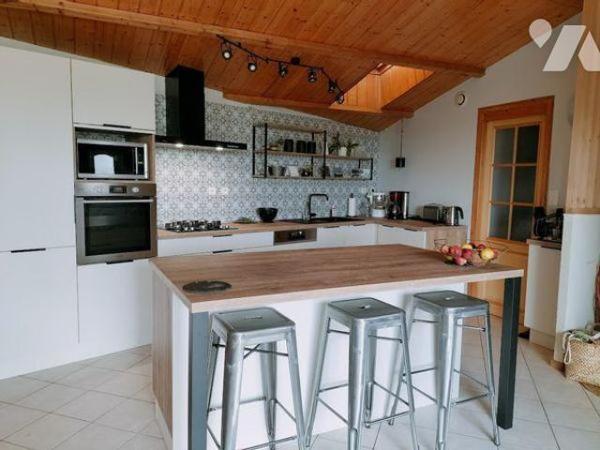 EXCLUSIVITE - Très belle maison familiale de 181 m² habitables, offrant 6 chambres et un bureau...