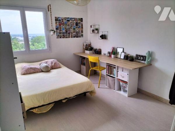 EXCLUSIVITE - Très belle maison familiale de 181 m² habitables, offrant 6 chambres et un bureau...