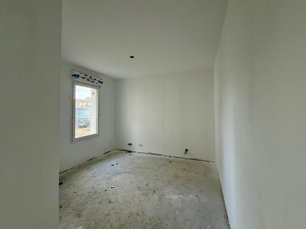 PONT L'ABBE (29)- Les Arcades : 2 pièces avec espace extérieur au cœur du centre-ville.